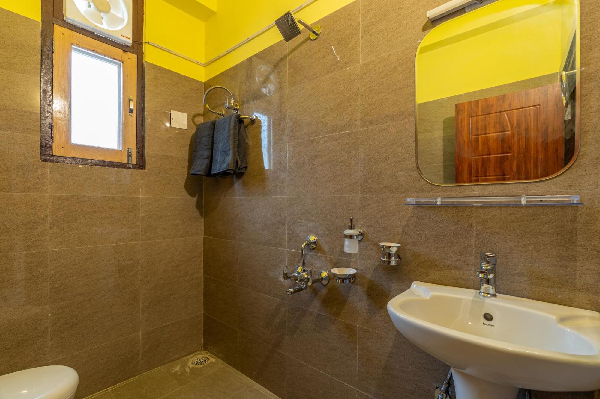 The Hosteller Tirthan Valley Gushaini Room photo